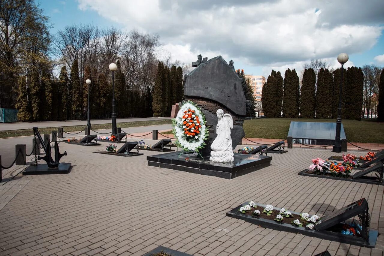 Мемориальный комплекс памяти павших Курск. Мемориал памяти Курск. Мемориальные комплексы ВОВ Курск.