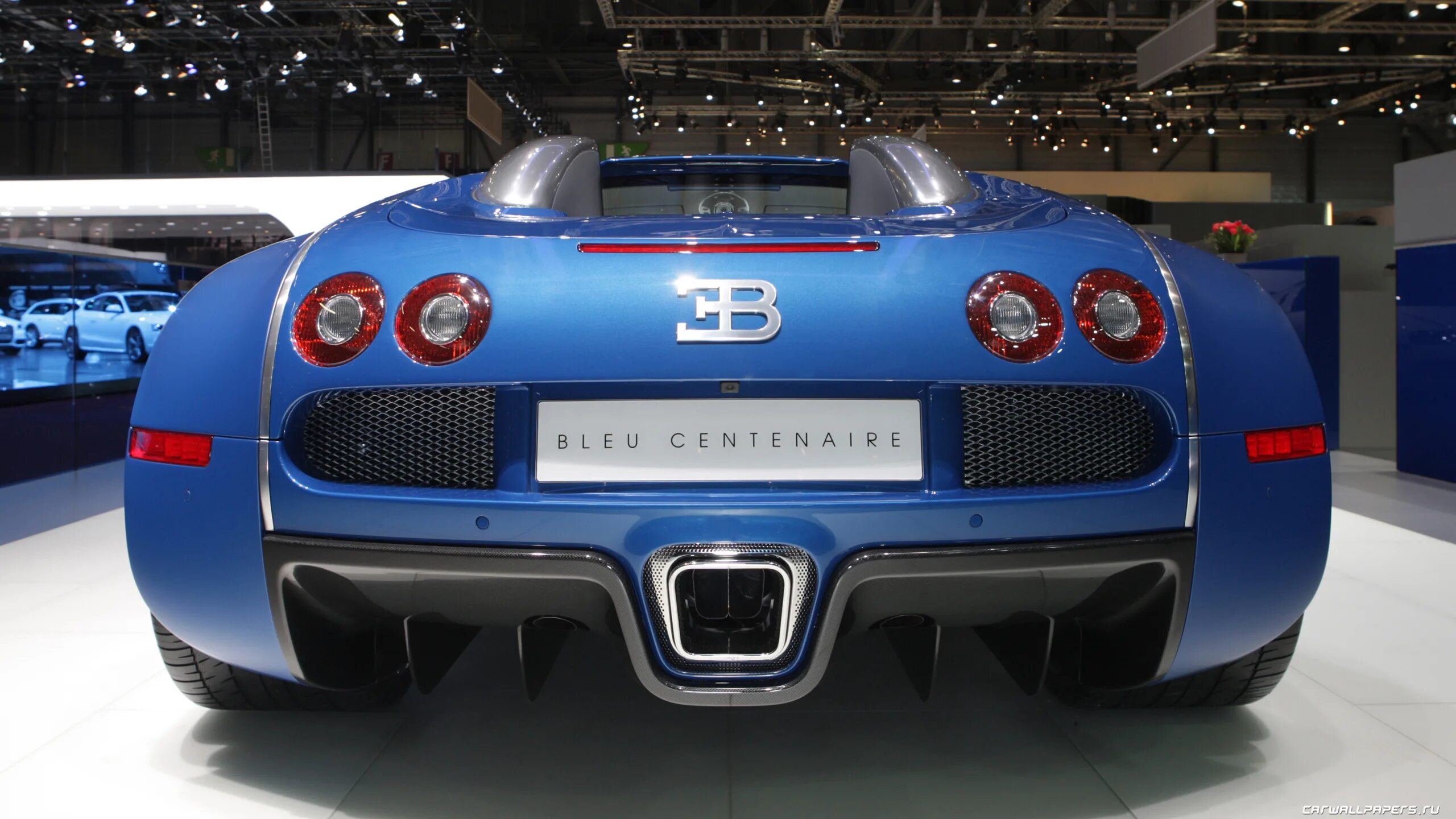 Bugatti чья. Bugatti 2009 Veyron centenaire. Bugatti Veyron 16.4 Grand Sport 2009. Bugatti Veyron Grand Sport Sang bleu. Bugatti Veyron Grand Sport (2009).