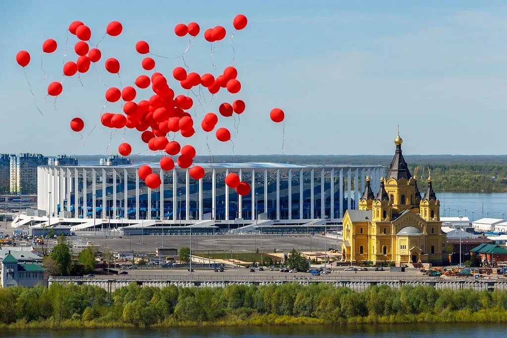 Вакансии дня в нижний новгород. Вид с набережной Федоровского на стадион Нижний Новгород. Набережная у стадиона Нижний Новгород. Вид на стадион Нижний Новгород с набережной. Стрелка стадион Нижний Новгород.