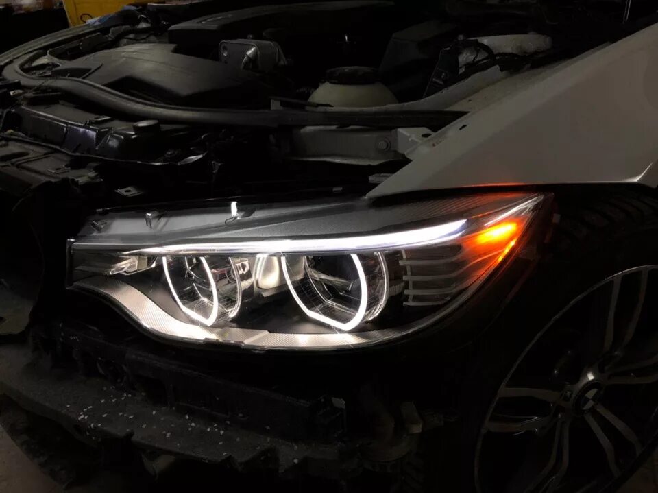 Adaptive led. Bmw led adaptive f10. лед фары бмв ф10. f10 adaptive led.