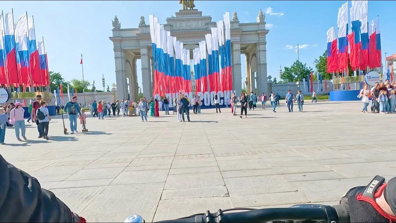 ВДНХ 2023. День России в Москве. ВДНХ В Москве. ВДНХ Москва 2023 днем.