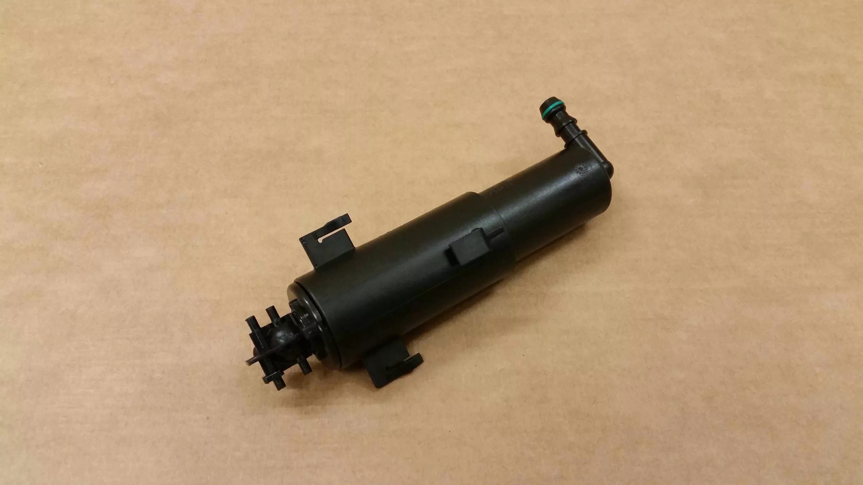 Форсунка омывателя фар bmw x5 e70. Форсунки омывателя лобового стекла бмв х5 е70. Моторчик омывателя бмв е34. Форсунка омывателя бмв е70. Форсунки омывателя фар бмв х6 е71.