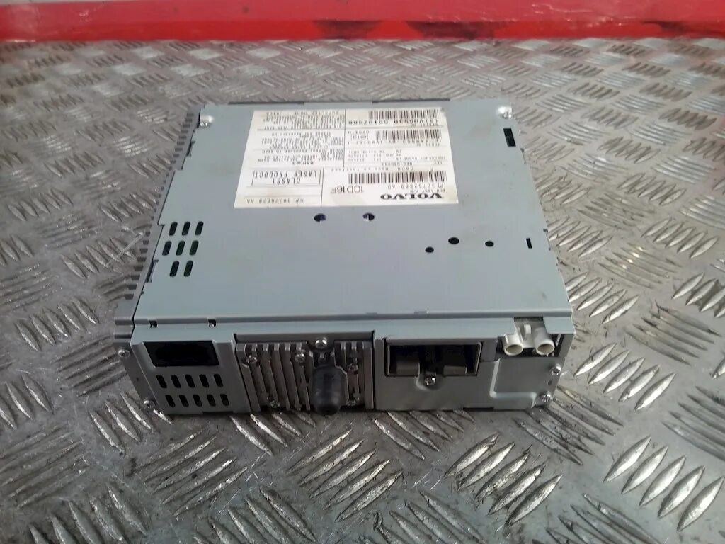 Пароль volvo vr400. Магнитола на volvo s40 сток. Рамка для магнитолы volvo 940. Hu-605 volvo. Магнитофон вольво.