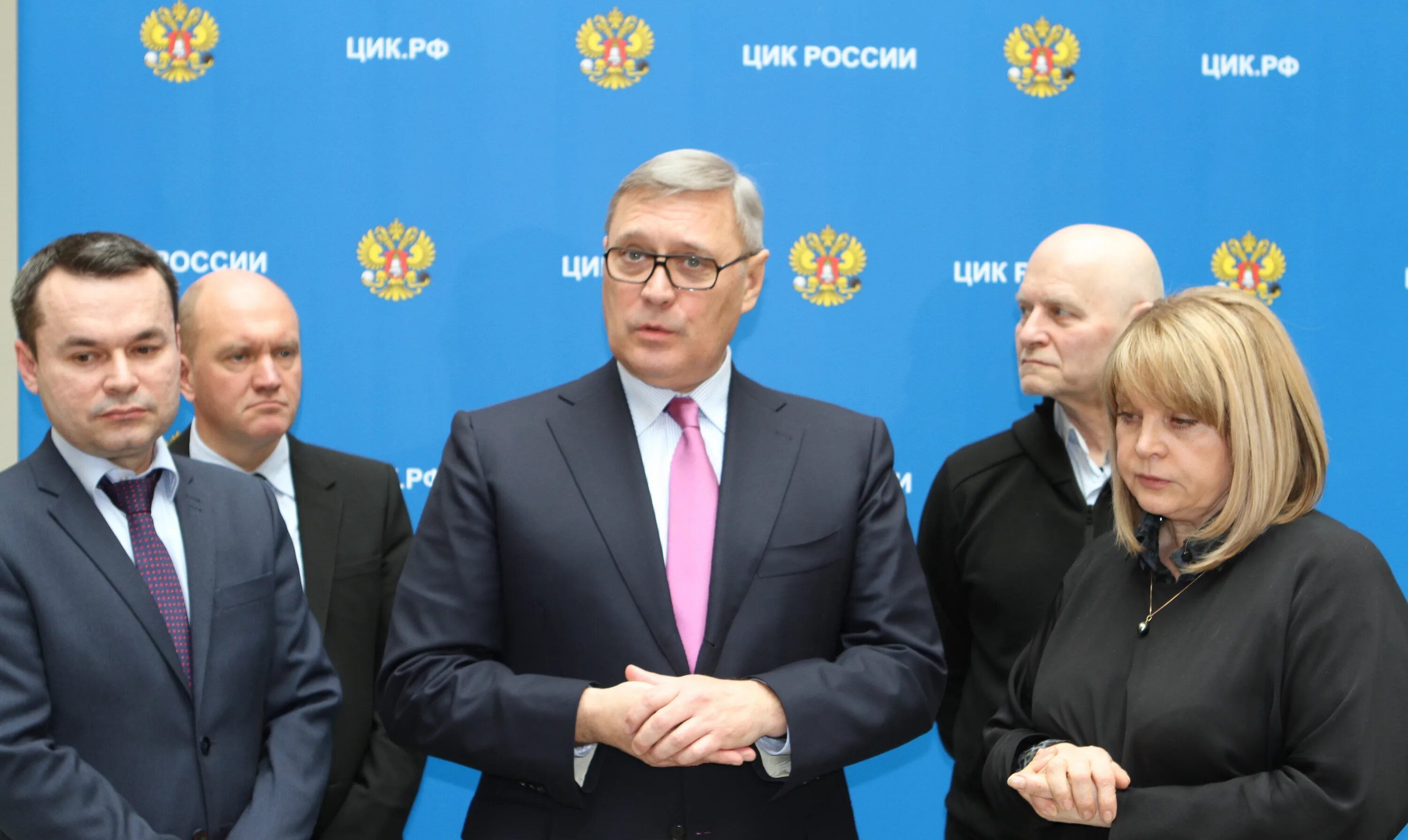 Кто руководит партией
