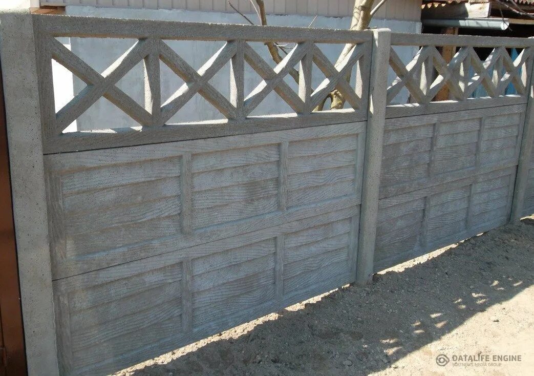 Бетонный забор ral7024. Бетонный забор секционный. Бетонный забор секционный Обратная сторона. Двухцветный забор бетонный. Купить бетонный забор в гомеле