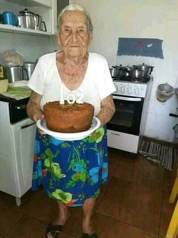 Это бабушка какая то. Бабушка 80 лет. какая то бабушка. какой бабка. бабушка 102 года.