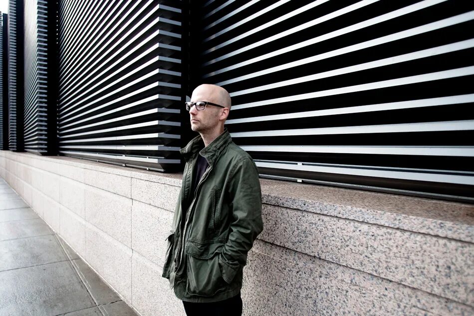 Moby lie. Moby. ричард мелвилл холл. моби певец. моби американский диджей.