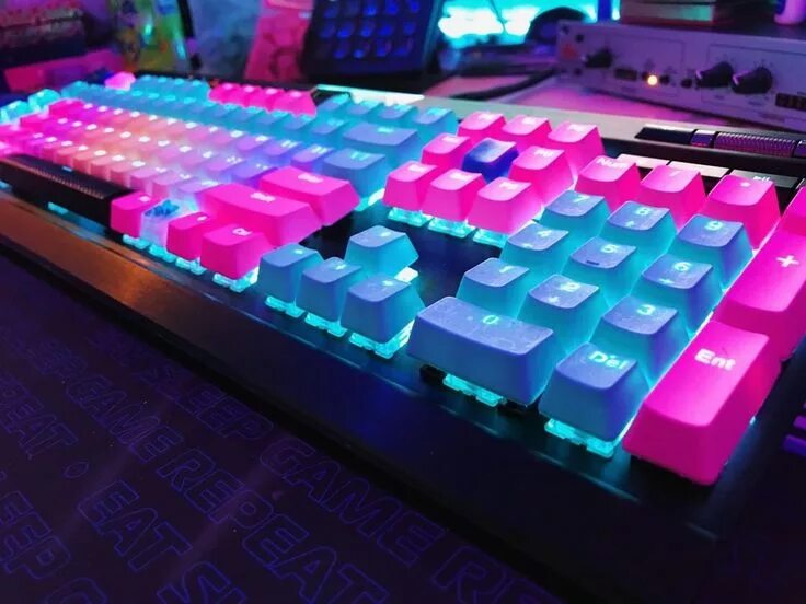 Синие кейкапы. Кейкапы градиент. abs и pbt кейкапы. vaporwave клавиатура. blue кейкапы.