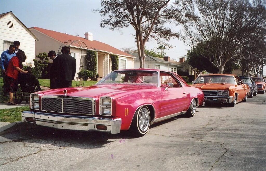 Ghetto drive. Лоурайдер Лос Анджелес 90. Комптон Лос Анджелес банды машины. Банды Лос-Анджелеса лоурайдер. Лоурайдер Лос Анджелес гангстеры.