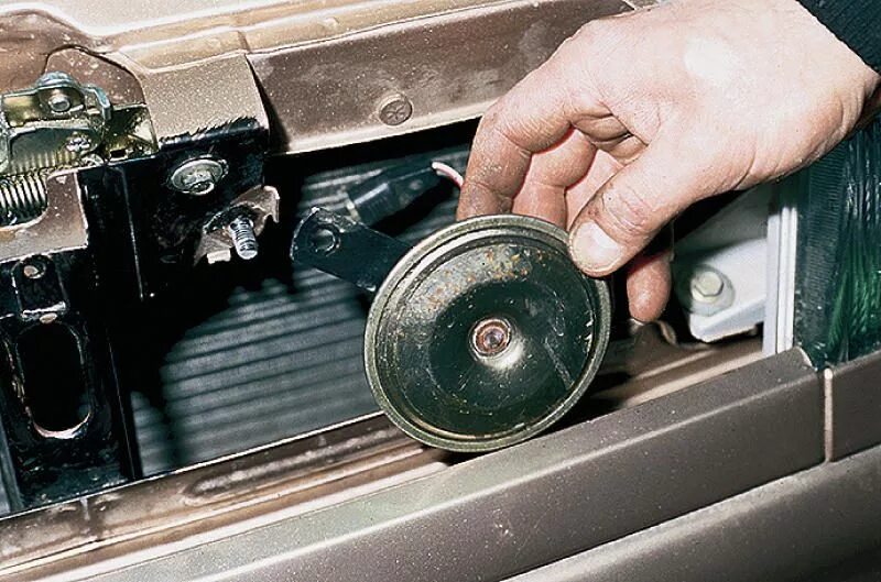 Звуковой сигнал рено каптур. Шайба звукового сигнала джетта 6. Звуковой сигнал джетта 6. Звуковой сигнал на фольксваген т4. Звуковой сигнал на outlander 1.