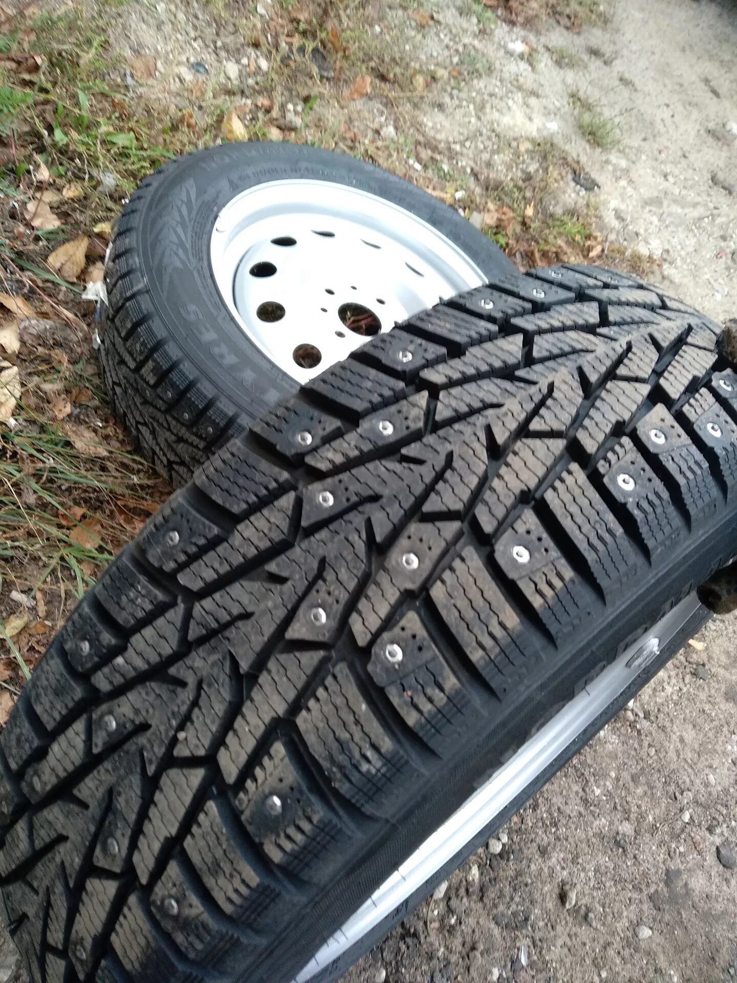 На гранту шипованную резину. Гранта r15 185/60 штампы. Formula ice 195/55r15. Покрышка на ладу. На гранту шипованную резину.