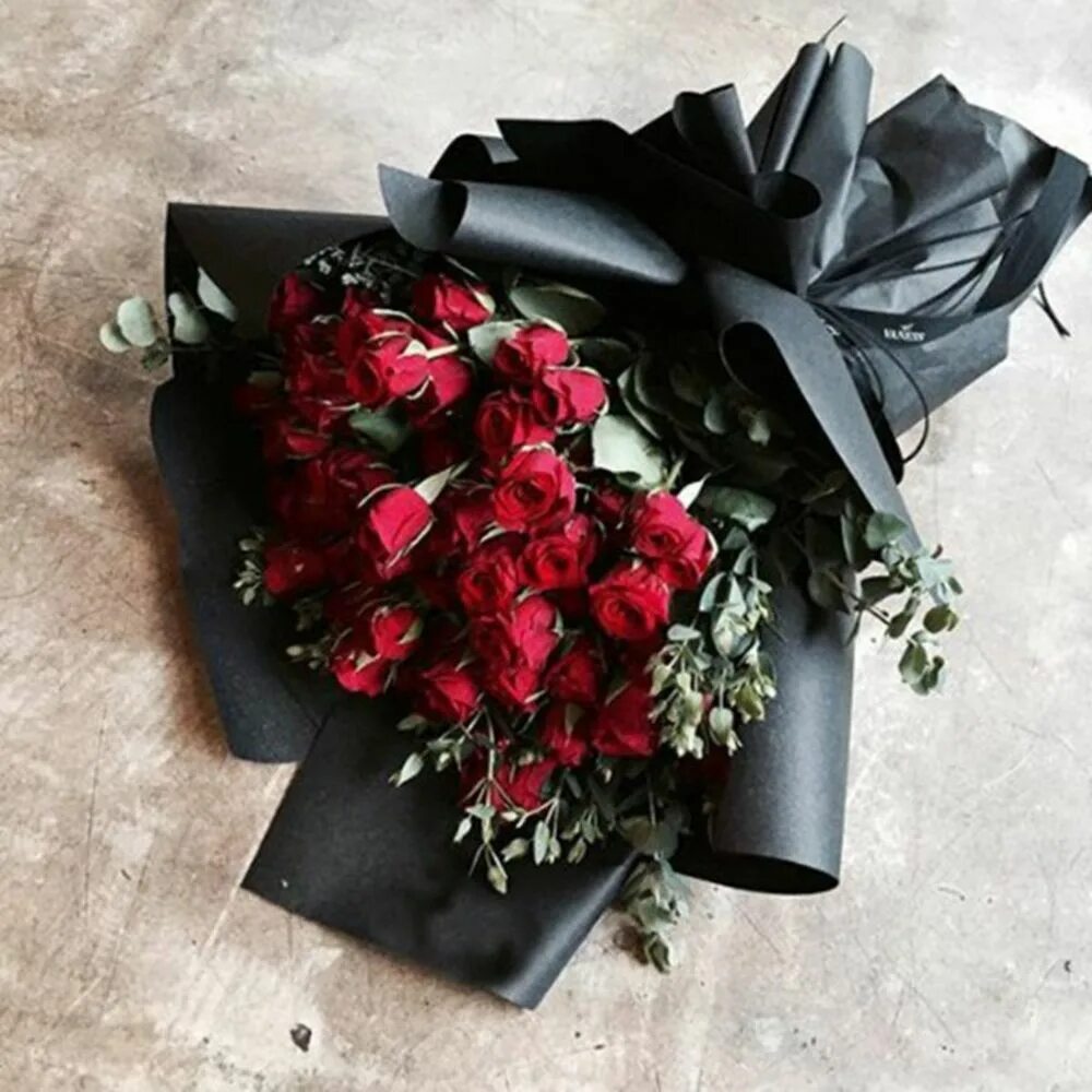 Simple Rose Sheaf Red Flower arrangements simple, Funeral flowers, Simple rose