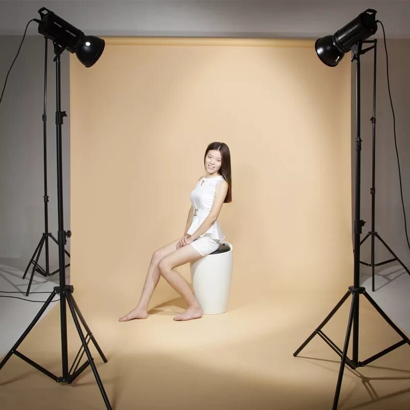 Сделай свет в студии. Свет для фотостудии. свет для фотосъемки в студии. освещение в портретной съемке. освещение студии для видеосъемки.
