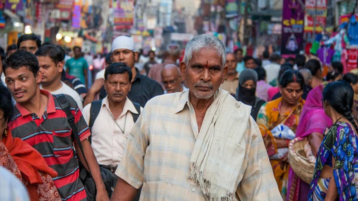 People s story. Южная Азия люди. South indian people. Индия движение на дорогах.