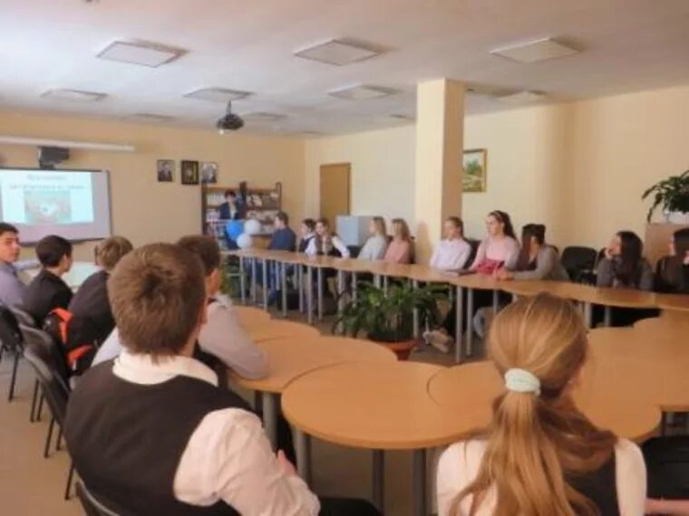 Сайт школы губкинский. 13 школа губкин губкин. Учителя 1 школы губкинский. 17 школа губкин. Город губкинский школа 4.