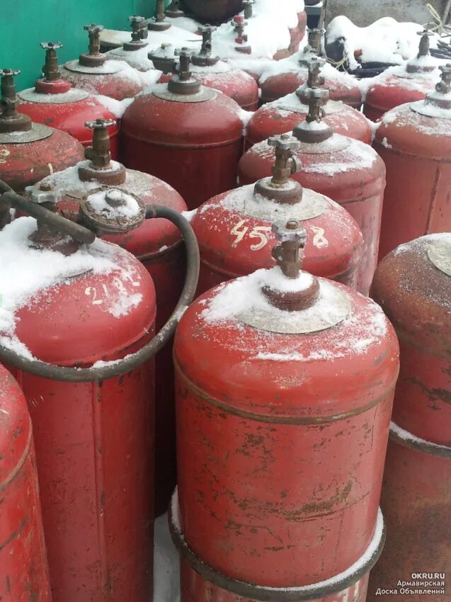Продам газовый баллон. Газовый баллон. баллон с газом. пропановый баллон. газовый баллон большой.