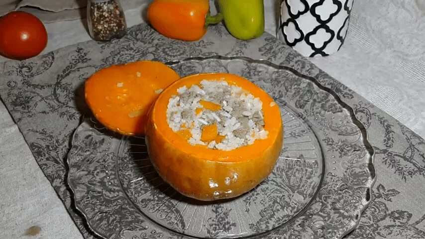 Тыква фаршированная пшеном в духовке. Тыква фаршированная сухофруктами. Каша в тыкве запеченная. Пшенка в тыкве в духовке. Тыква фаршированная мясом и овощами.