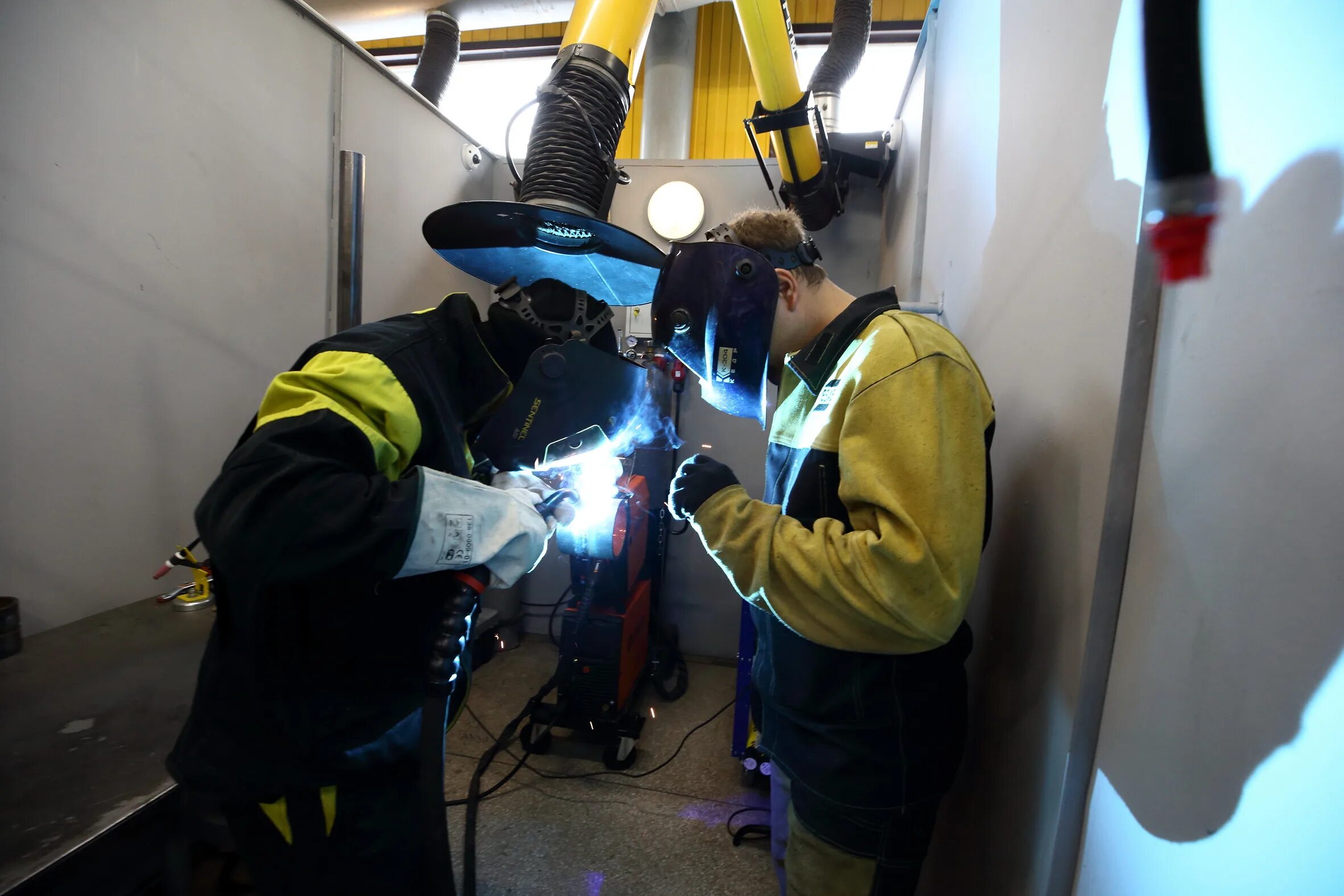 Работа сварщик томск. Сварочный колледж. Мастерские WORLDSKILLS сварка. Лаборатория неразрушающий контроль в промышленности.. Томский техникум сварки.