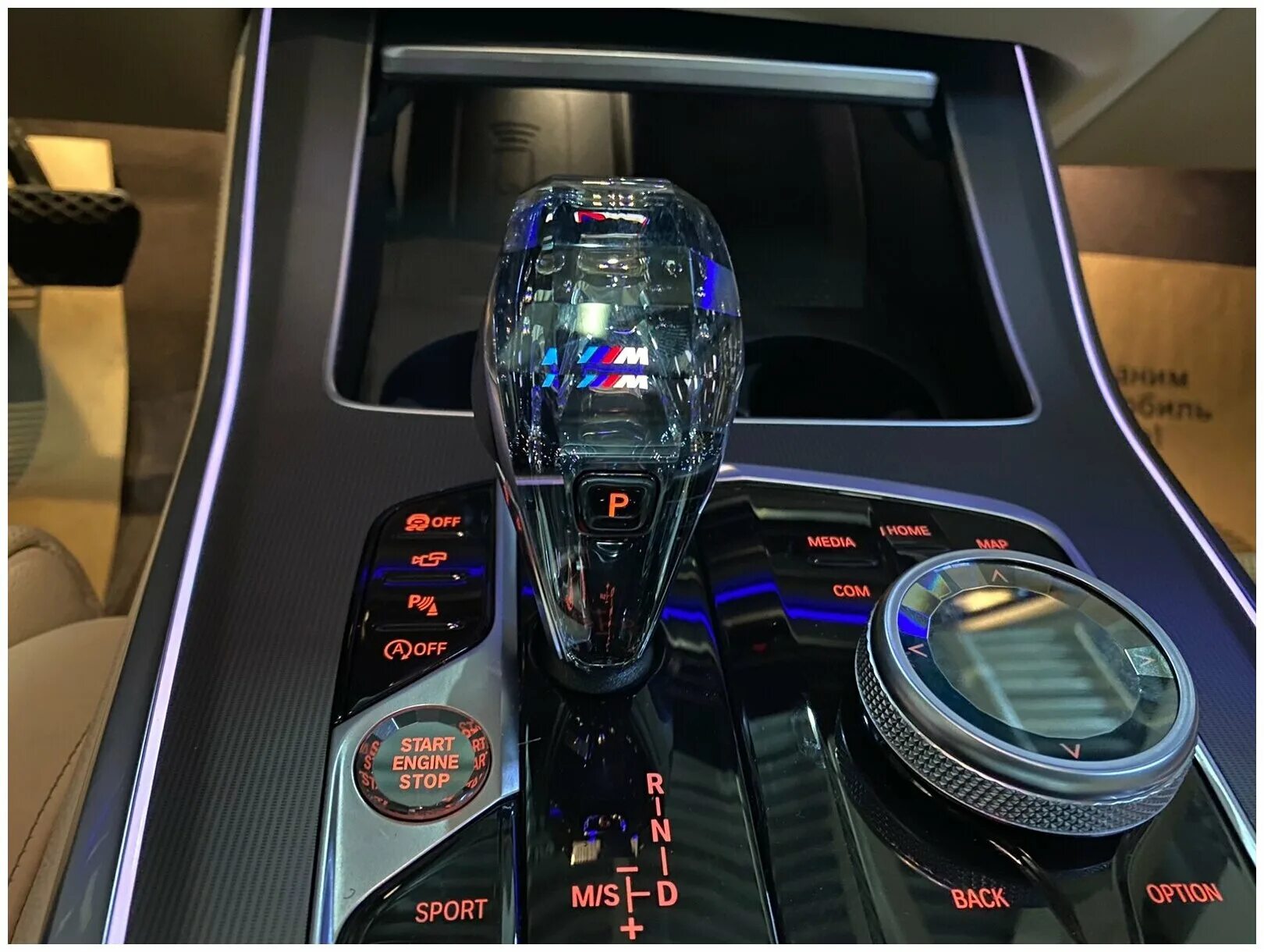 Crafted clarity bmw g05. Хрусталь bmw. Хрустальная ручка кпп bmw x5 g05. Хрусталь bmw. Ручка акпп бмв х7.