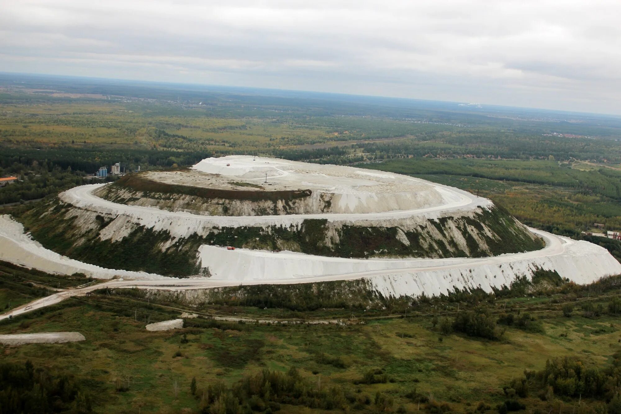Фосфогипс воскресенск. Фосфоритная гора в воскресенске. Белая гора фосфогипса воскресенск. Белая гора московская область. Белая гора фосфогипса воскресенск.