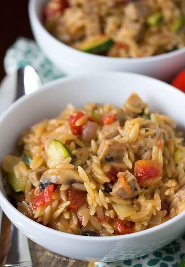 Орзо с грибами и курицей. Орзо. орзо озбекитуу. орзо с курицей. паста орзо с курицей.