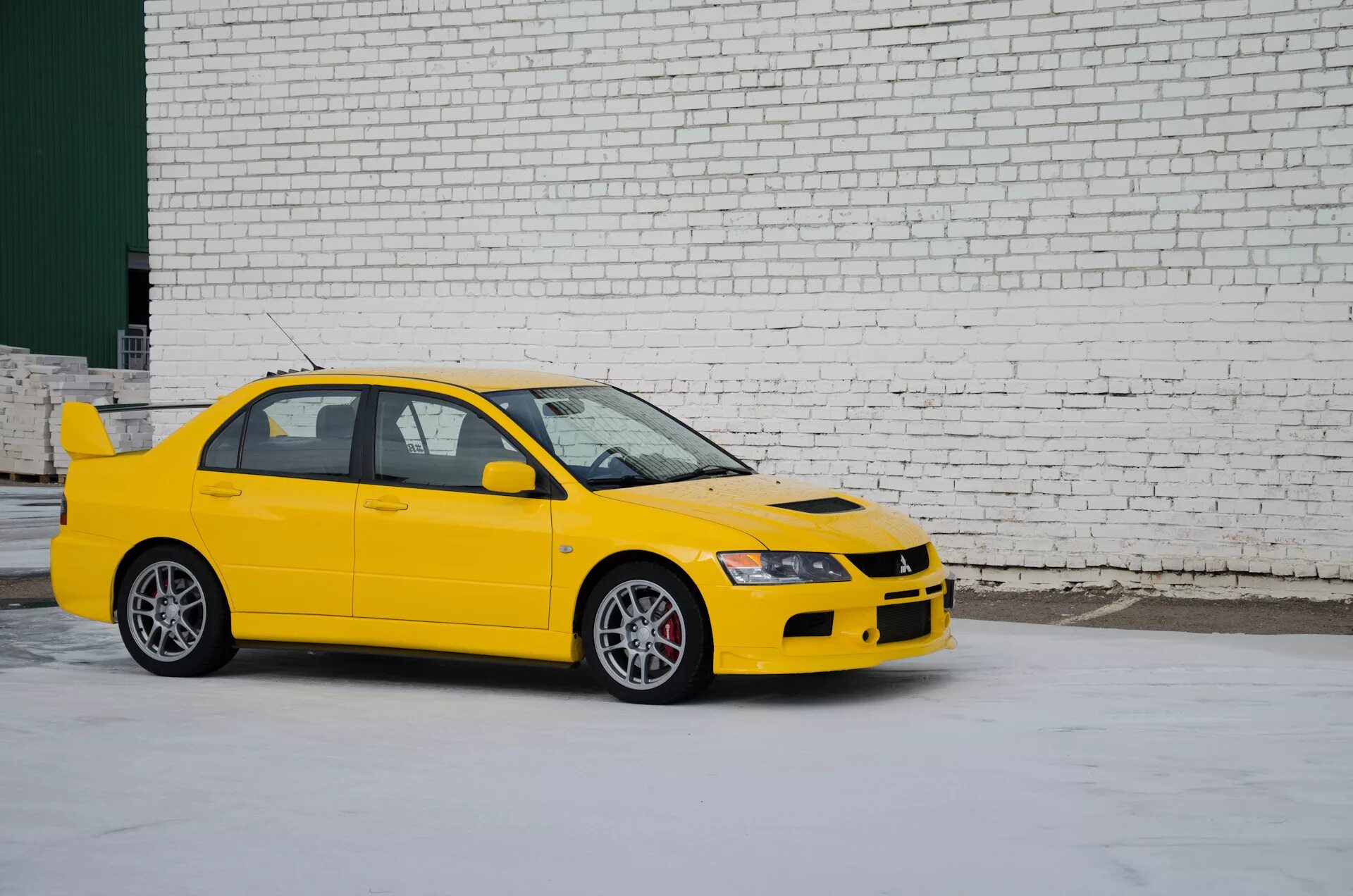 Эво фото. Мицубиси лансер эволюшн 9. mitsubishi lancer evolution 9 желтый. лансер эво 9 желтый. mitsubishi lancer 9 evo yellow.
