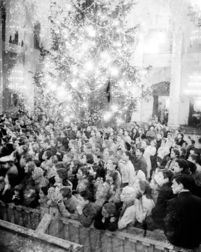Слышали деды. Новый год 1943 в Москве. Новогодние елки в СССР 1941. Новый год в Германии 1941. Московская елка.