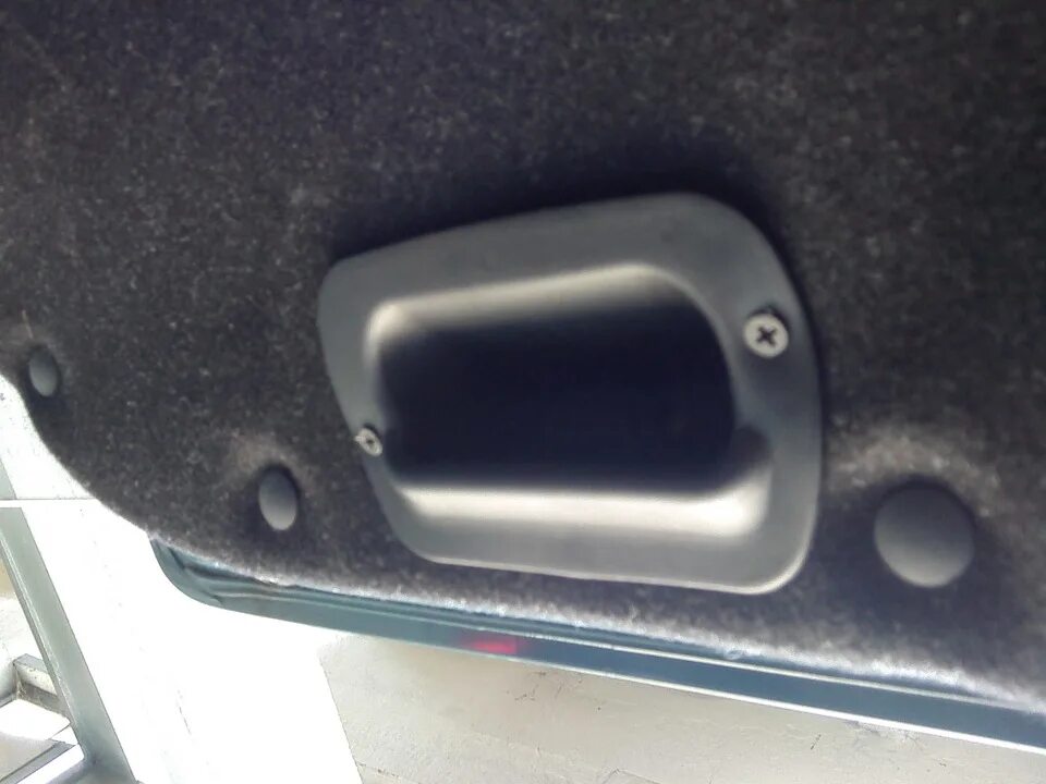 Ручки багажника внутренние. 81754-3f000. Ручка закрывания багажника peugeot 207cc. Ручка багажника 21213 внутренняя. Ручки багажника внутренние.