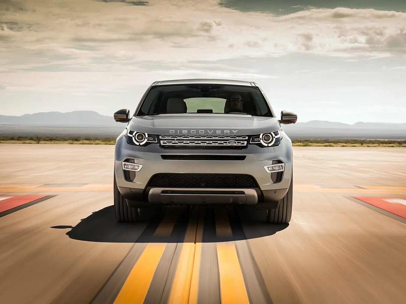 Discovery sport 2.0. Land Rover Discovery Sport 2015. Land Rover Discovery Sport 2014. Range Rover Discovery Sport 2015. Ленд Ровер Дискавери спорт 2015.