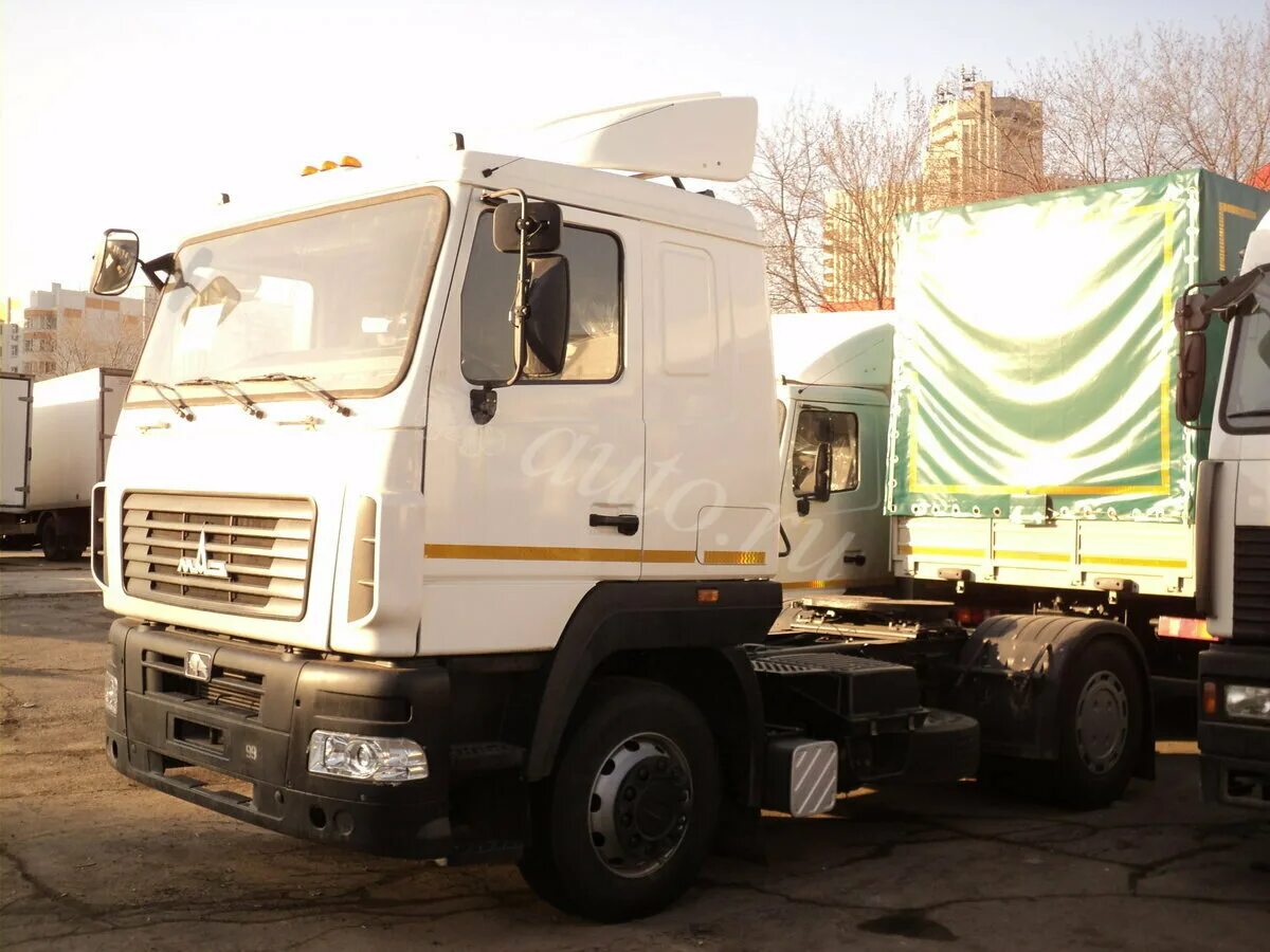 заправочные данные маз 6430. технические характеристики автомобиля маз. габариты тягача маз 5440. маз 500 технические характеристики вес. высота седла на тягаче маз 5440.