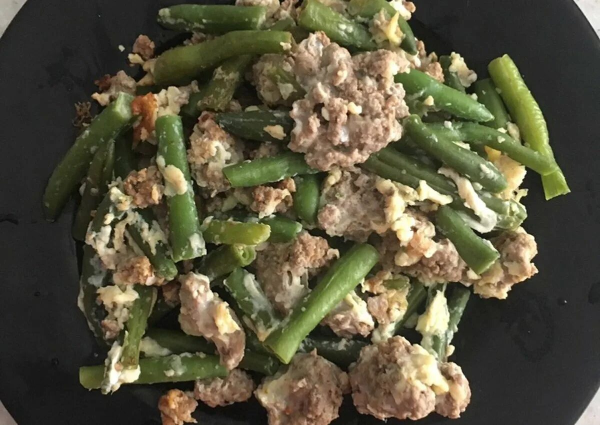 Как приготовить стручковую фасоль с мясом. Стручковая фасоль с фаршем. свинина со стручковой фасолью. рис со стручковой фасолью. мясо со стручковой фасолью.