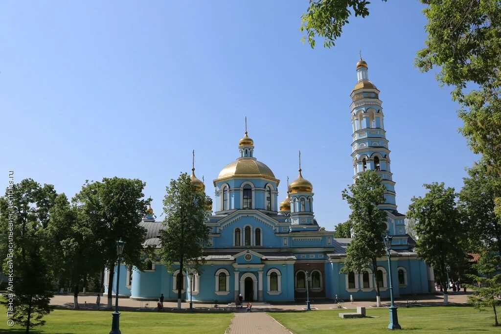 Собор рождества пресвятой богородицы уфа. Храм богородицы в уфе. Уфимский кафедральный собор рождества богородицы. Уфимский кафедральный собор рождества богородицы. Храм богородицы в уфе.