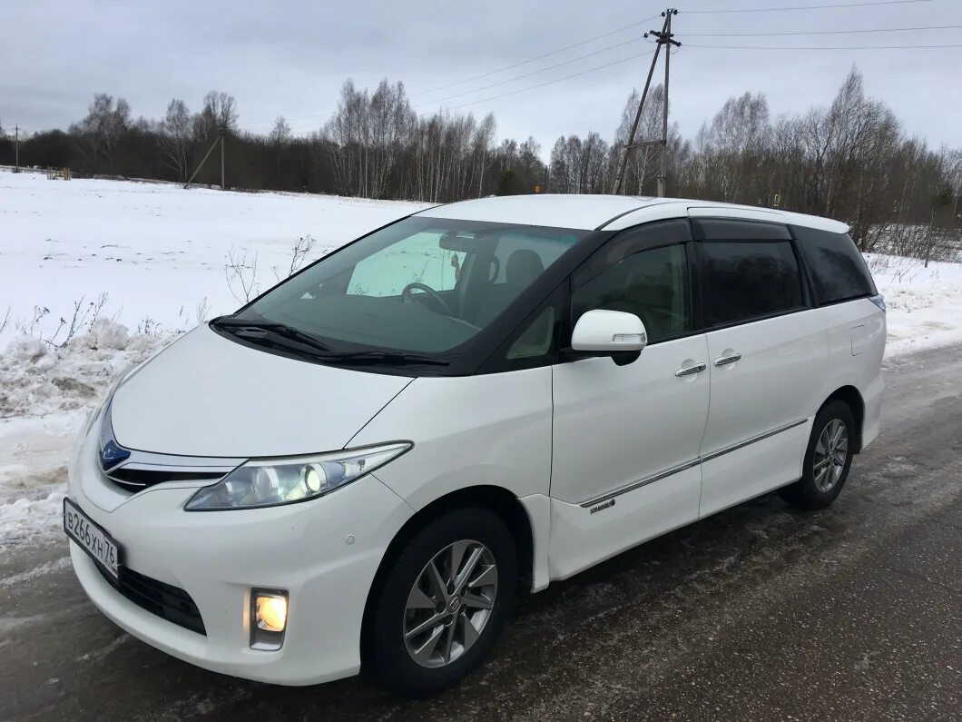 Тойота Эстима гибрид 2012. Тойота Эстима 2012 года. Toyota Estima, 2012 год. Тойота Эстима белая.