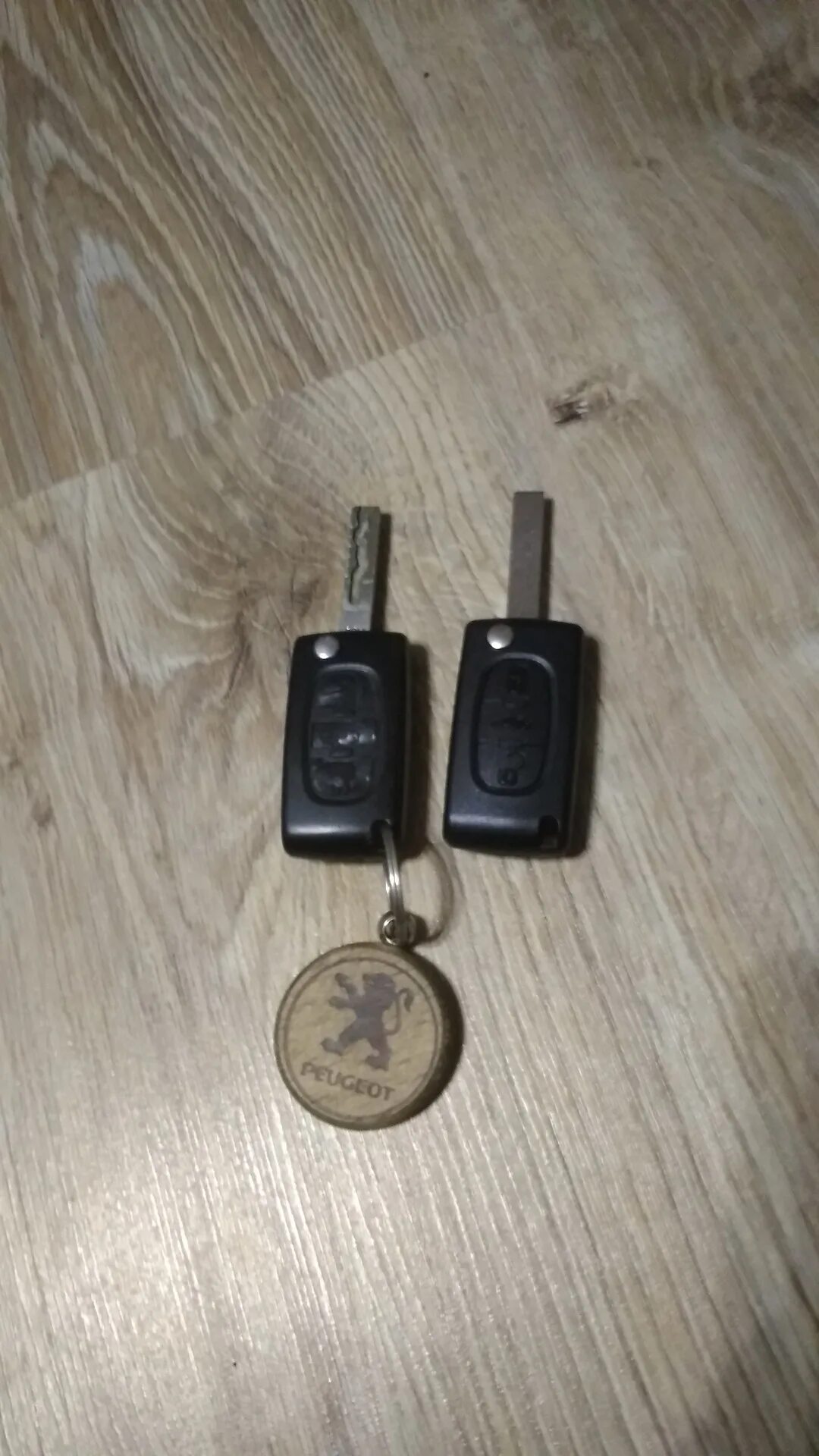 Как поменять батарейку в брелке пежо Citroen C3 key fob ignition replace battery DIY change / Autoschlüssel Batterie