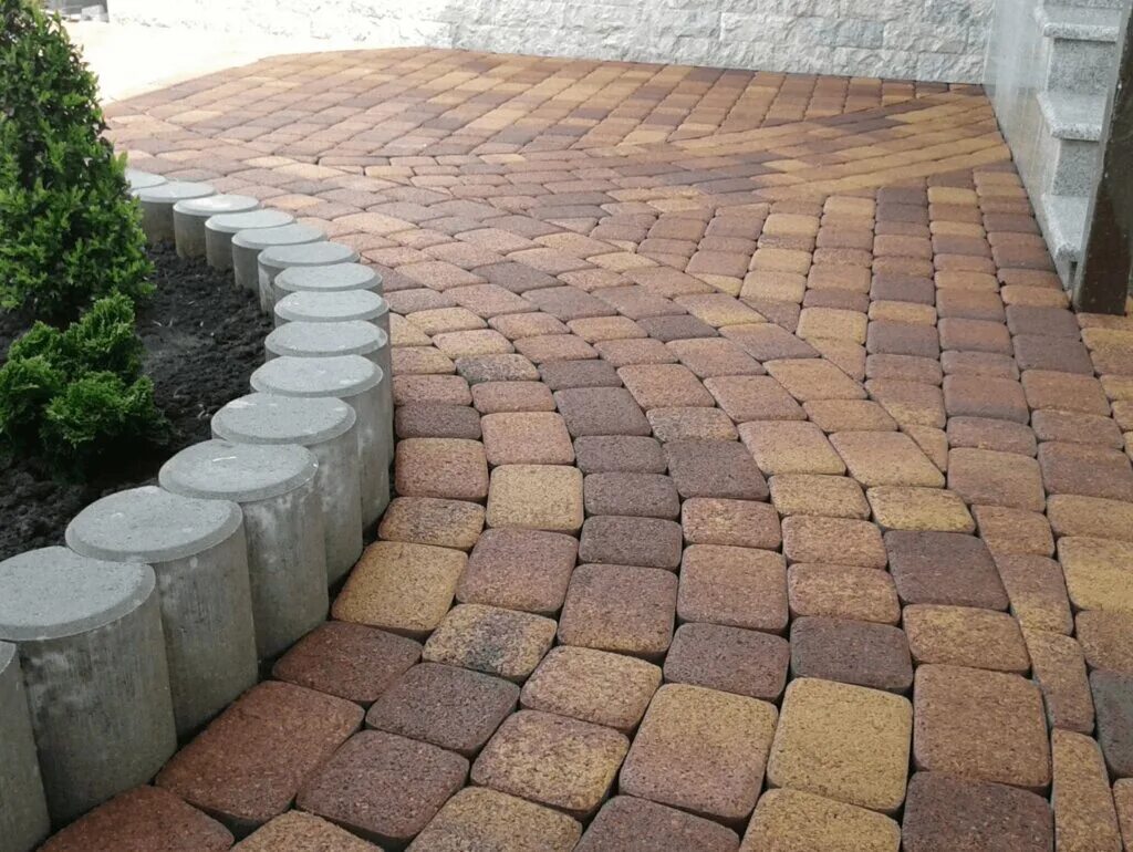 Автотрасса саратов. Тротуар на ленина 107 киров. Тротуар 22. Авто заезд во двор. Узоры тротуарной плитки.