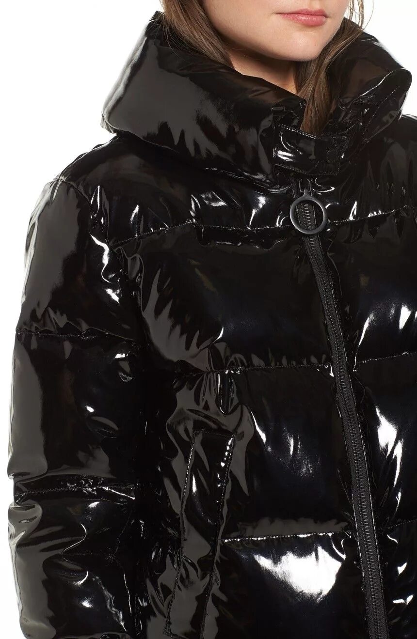 Guess Puffer Shine Jacket. Куртка монклер черная лаковая. Calvin Klein Black Puffer Coat. Черная лакированная куртка монклер. Глянцевые куртки женские