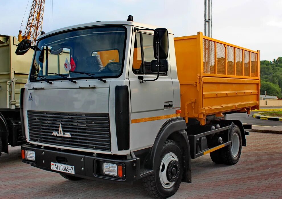 Маз 6422 модимио. Маз 5550с5. Маз-5516 самосвал. Маз 6430 с полуприцепом бортовой. Маз 5550в5 сельхозник.