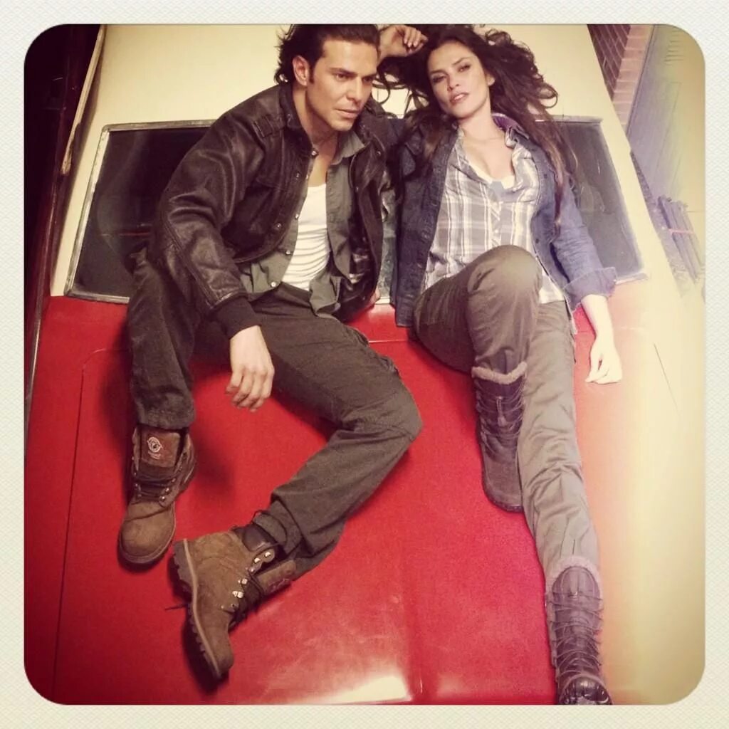 Хуан баптиста жена. Карлос эдуардо баптиста и жулиана паес. Роналдиньо и его жена. Жена баптиста. Жанаина роналдиньо.