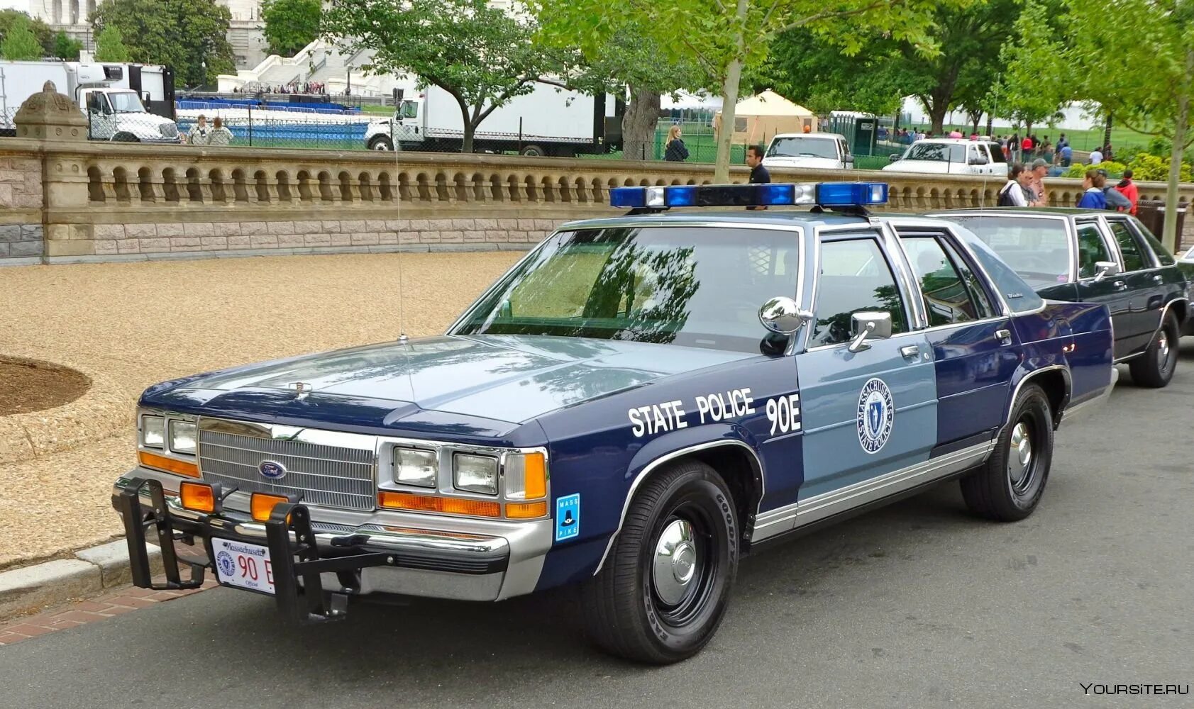 Полицейские машины в америке. State Trooper Ford Crown. Highway Patrol Sheriff. Chevrolet Police Cruiser.