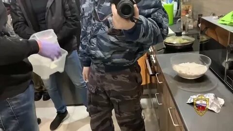 Покупатель взял полкилограмма кураги и полкилограмма чернослива