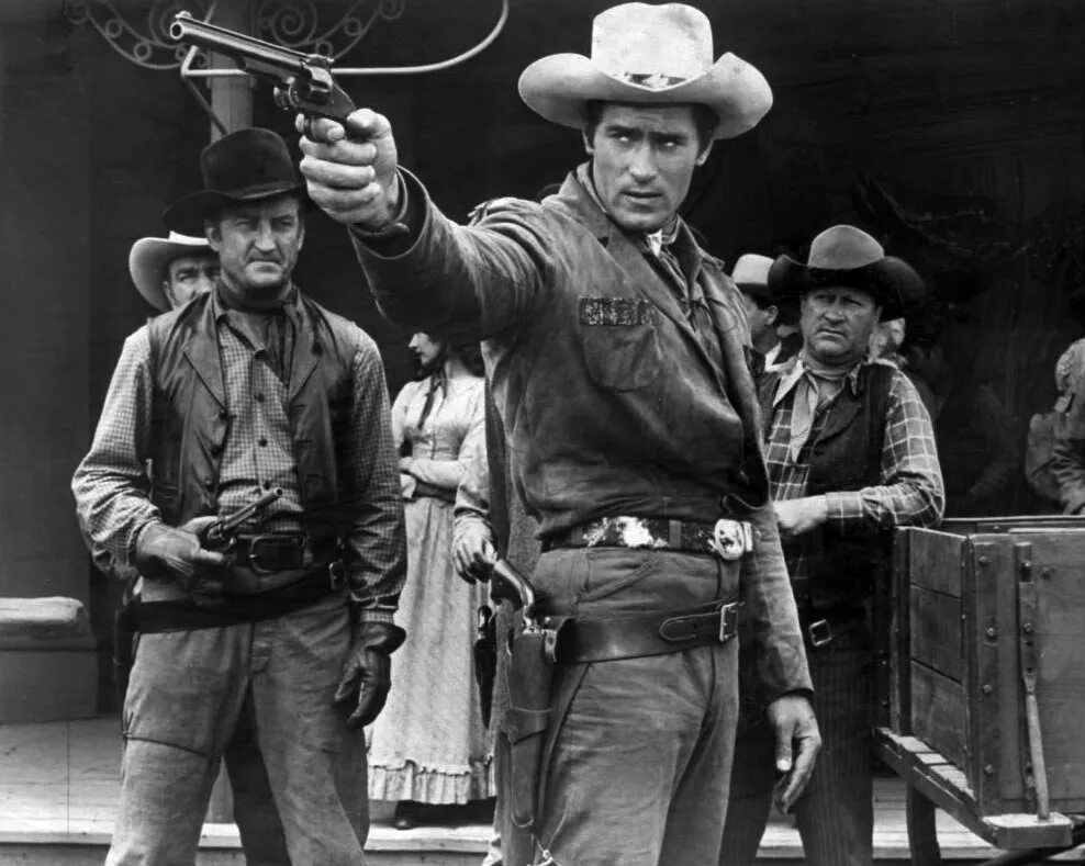 Clint Walker. Клинт Иствуд дикий Запад. Клинт Уокер торс. Дуэль ковбоев. Дуэль на западе