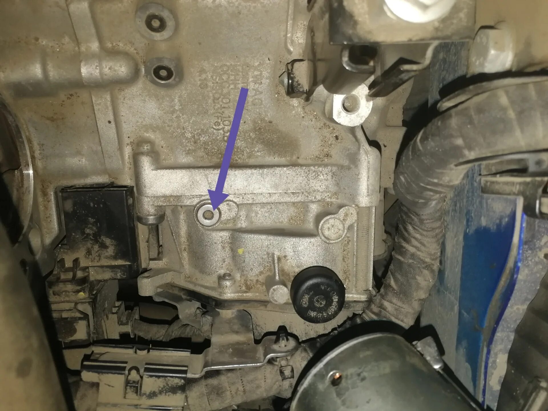 Масло в коробку автомат kia rio 1. Коробкой автомат пробка. 4. Втулка акпп freelander 2. Заливная пробка акпп фольксваген поло 1.