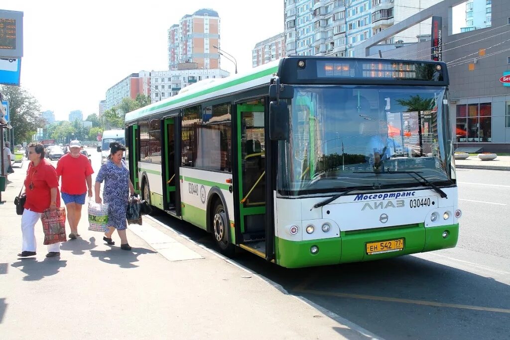 Какой автобус едет в москву. Городской транспорт. Городской автобус. Автобус общественный транспорт. Автобус Москва.