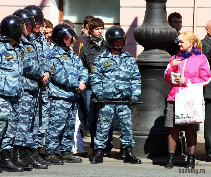 покажи омон. полицейский омон. боец омона. веселый омоновец. покажи омон.