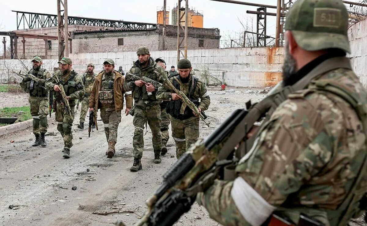 Украинские боевики в Чечне. Российский солдат.