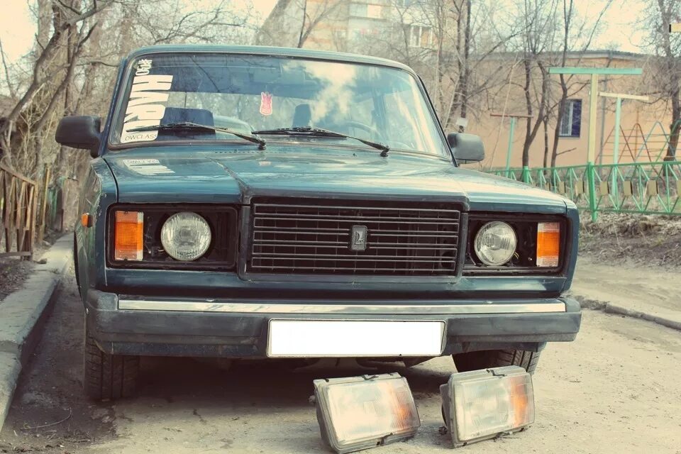 Ваз наоборот. 2105 разварки. Бакинский передок ваз 2107. Ваз 2105 с фарами от 06. Квадратные фары на ваз 2105.