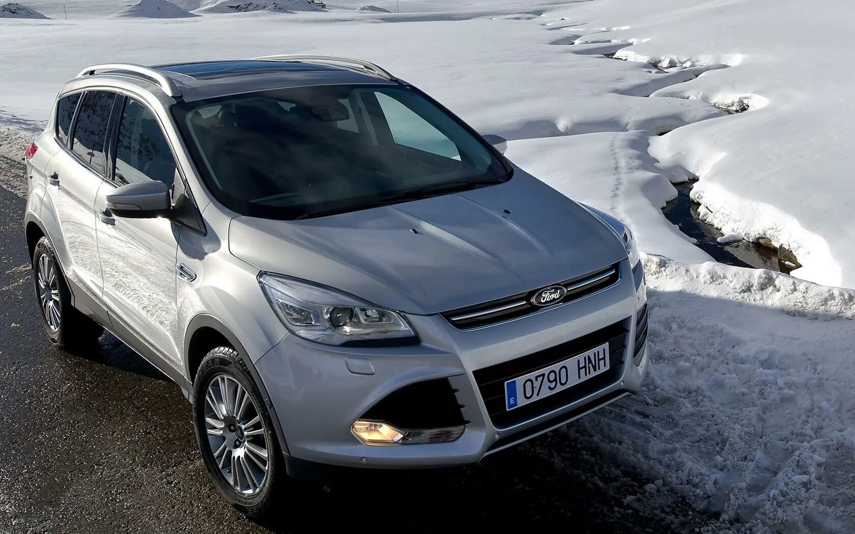 Какая куга лучше. Ford Kuga 2 2013. Форд Куга 2 2013. Ford Kuga 2.5. Ford Kuga 2012.