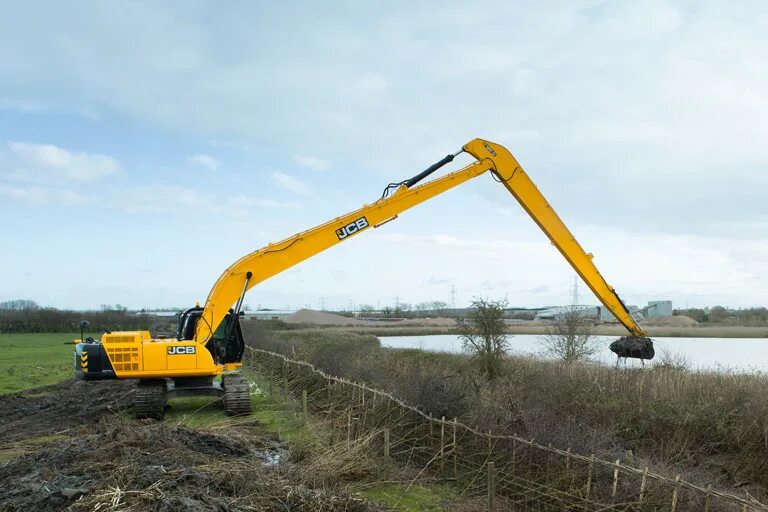 Удлиненный экскаватор. JCB 330 экскаватор стрела. Стрела рукоять экскаватора JCB 220. Экскаватор JCB 220 стрела длиннорукий. Стрела JCB 3cx.