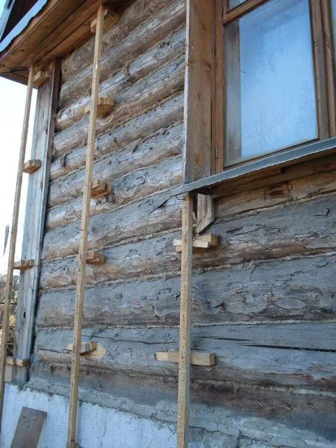 Как утеплить бревна снаружи. Обшивка старого сруба. обшивка сруба снаружи. реконструкция деревянного дома. отделка старого бревенчатого дома снаружи.