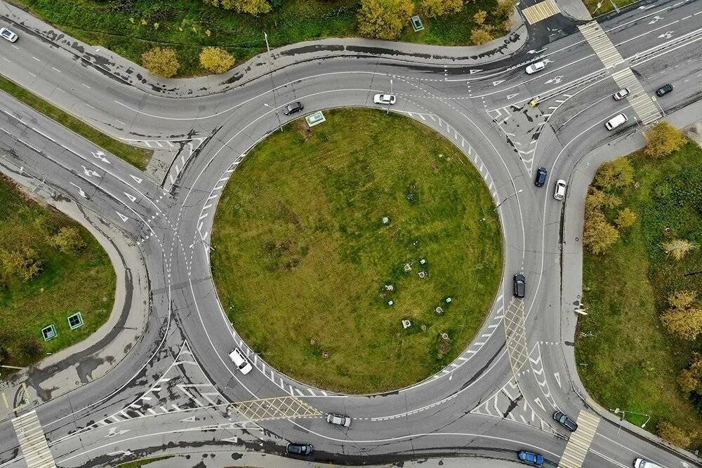 Пересечение 2022. Пересечение 2022. Пересечение 2022. Медведково благоустройство. Светофор с пешеходом и поездом.